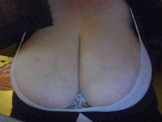 Zlaya_Mama45 webcam