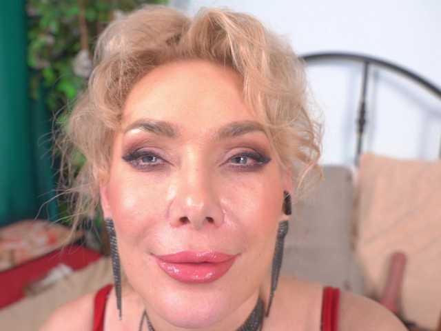 IsadoraDunkan's BongaCams show and profile