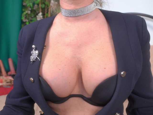 IsadoraDunkan's BongaCams show and profile