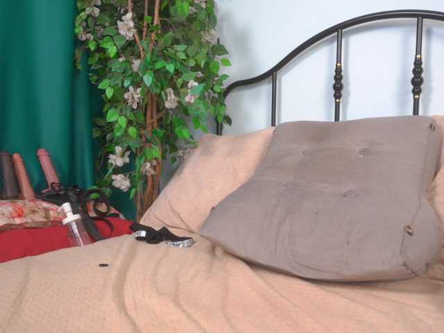 IsadoraDunkan — My lovense is on!lets have some sexiting fun:)make me wet with my favourite numbers 40,56,149,177,333 #mature #milf #blonde #bigboobs #mistress #lovense #strapon