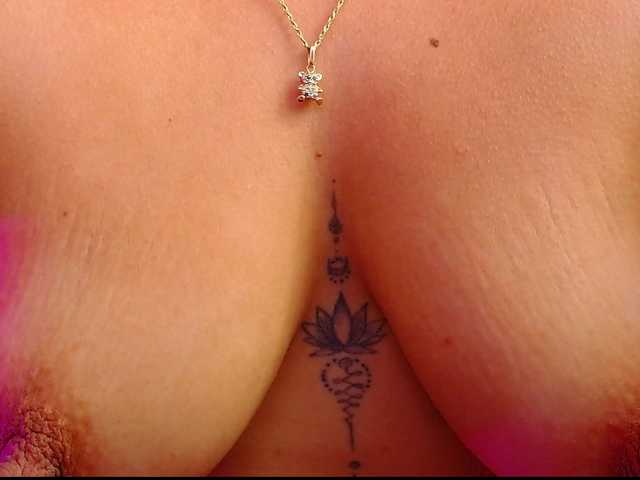 arianagonzale's BongaCams show and profile