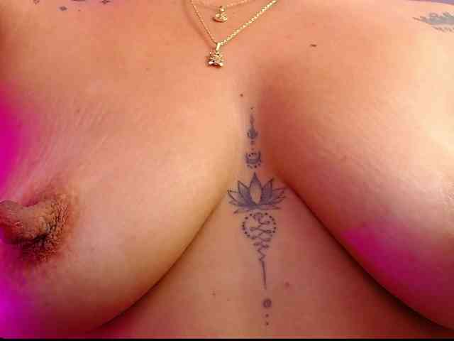 arianagonzale webcam