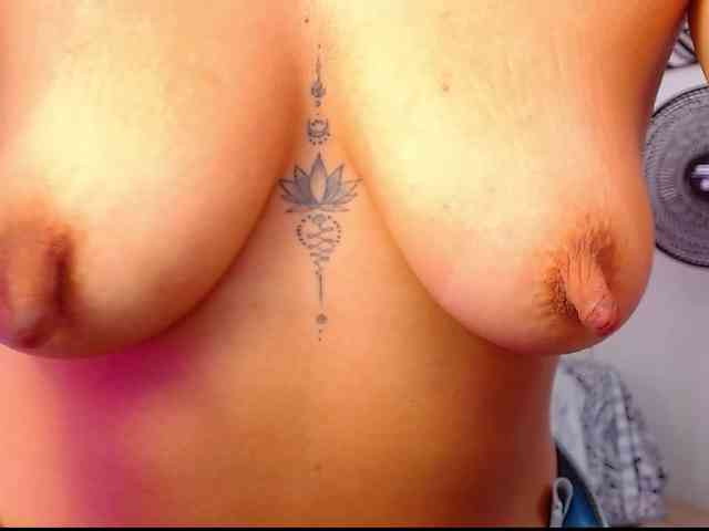 arianagonzale webcam