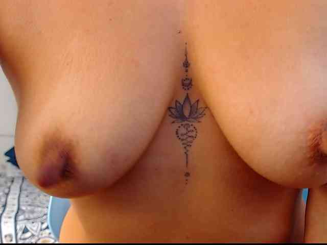 arianagonzale webcam