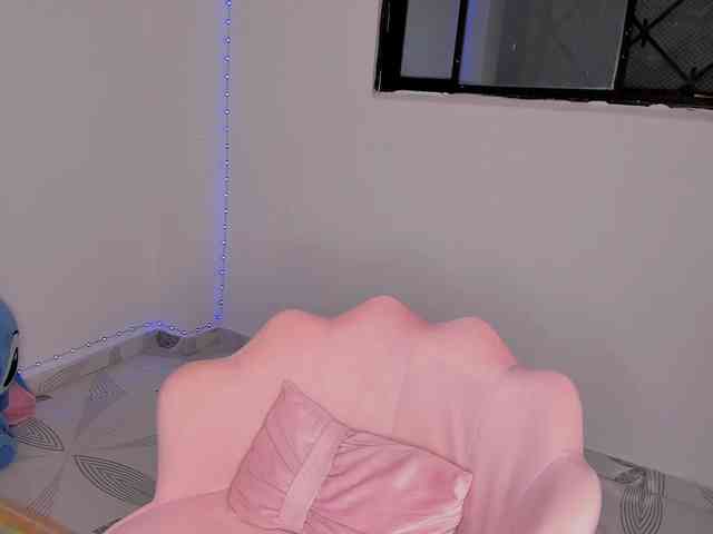 Jazmin-Kitana webcam