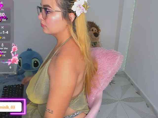 Jazmin-Kitana webcam