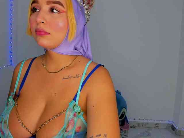 Jazmin-Kitana webcam