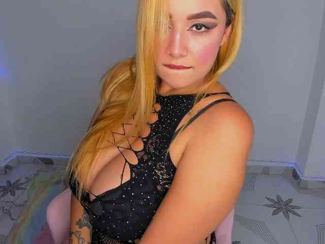 Jazmin-Kitana webcam