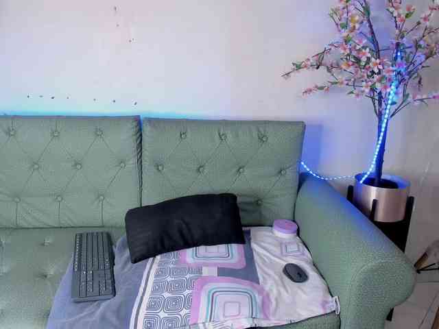Jazmin-Kitana webcam