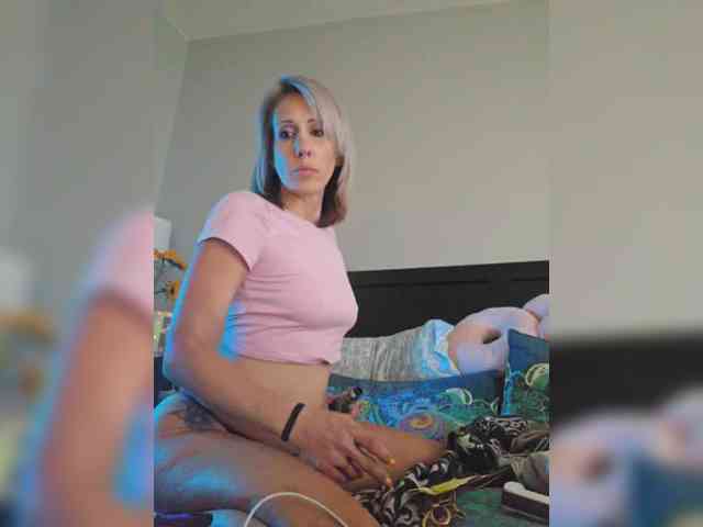 ThongsNBongs webcam