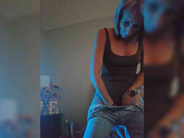ThongsNBongs webcam