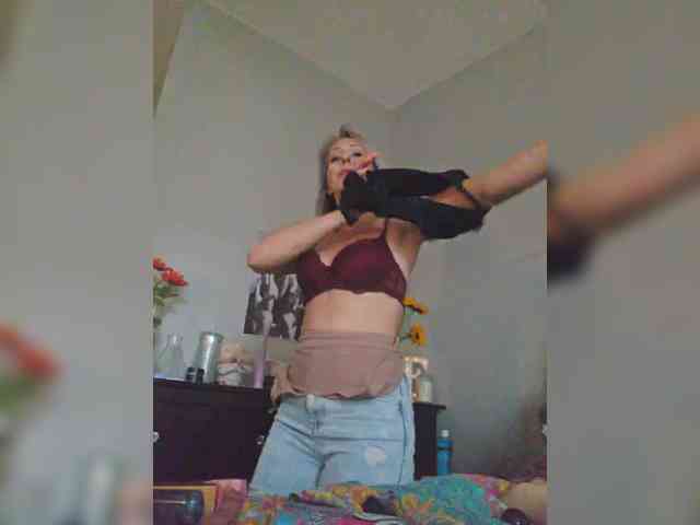 ThongsNBongs webcam