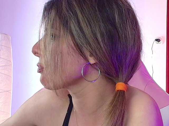 AnneBlueeyes's BongaCams show and profile