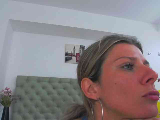 AnneBlueeyes webcam