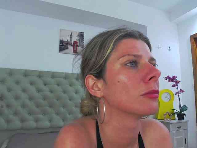 AnneBlueeyes webcam