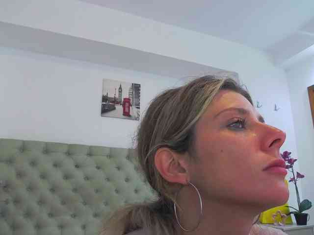 AnneBlueeyes webcam