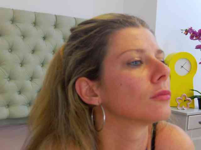 AnneBlueeyes webcam