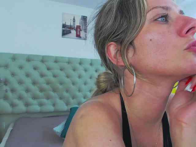 AnneBlueeyes webcam