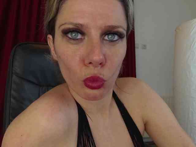 AnneBlueeyes AnneBlueeyes