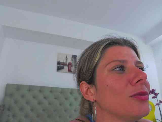AnneBlueeyes webcam