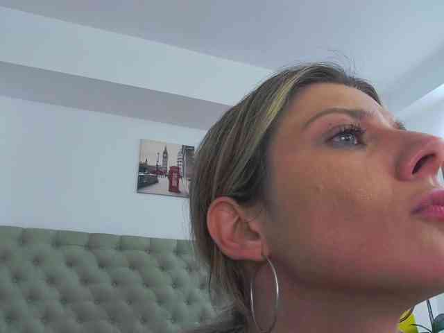 AnneBlueeyes webcam