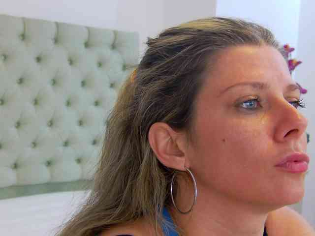 AnneBlueeyes webcam
