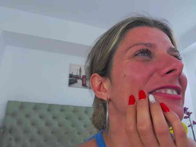 AnneBlueeyes webcam