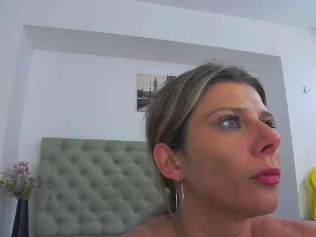 AnneBlueeyes webcam