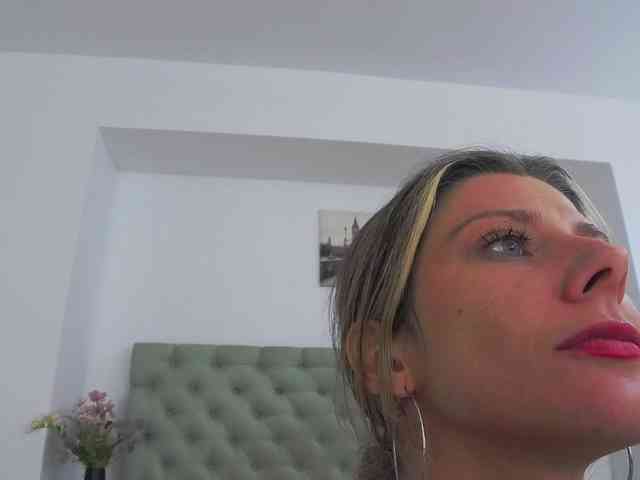 AnneBlueeyes webcam