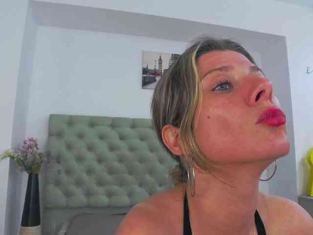 AnneBlueeyes webcam