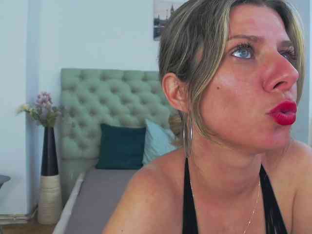 AnneBlueeyes webcam