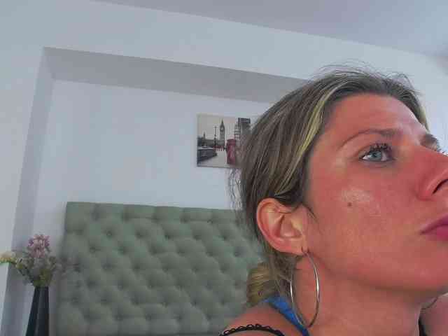 AnneBlueeyes webcam
