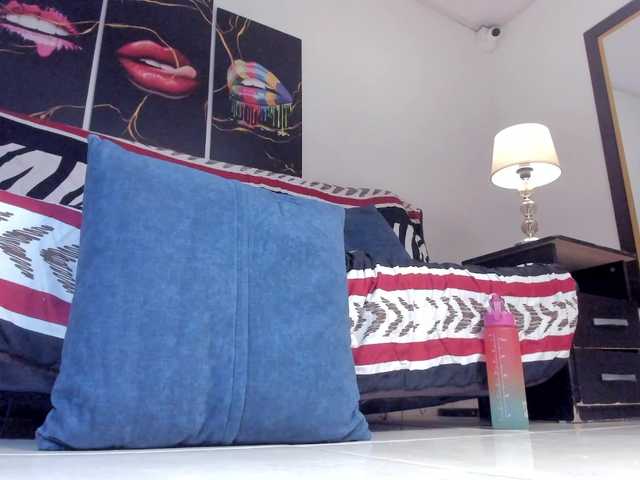 Yiovanna's BongaCams show and profile