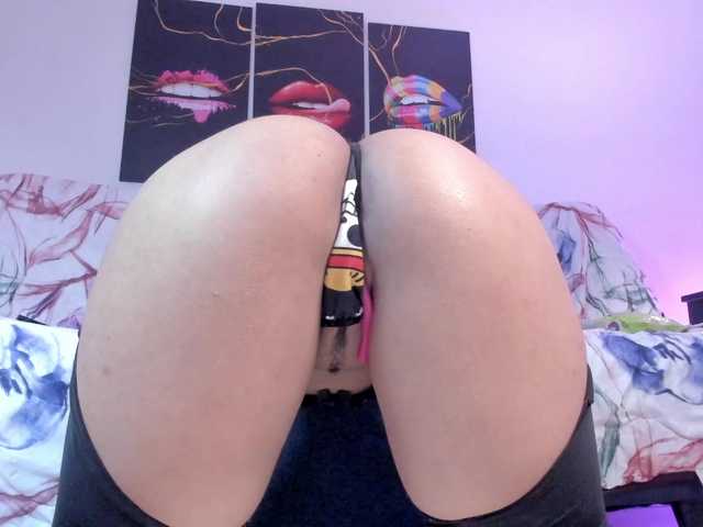 Yiovanna's BongaCams show and profile