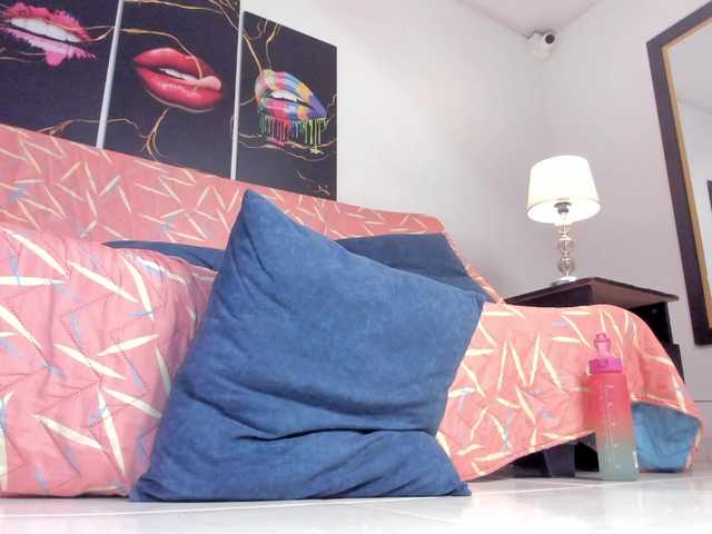 Yiovanna's BongaCams show and profile