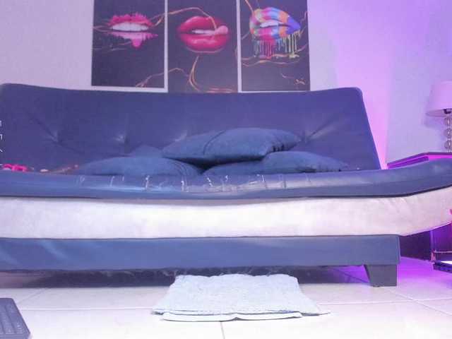 Yiovanna Live Cam on BongaCams