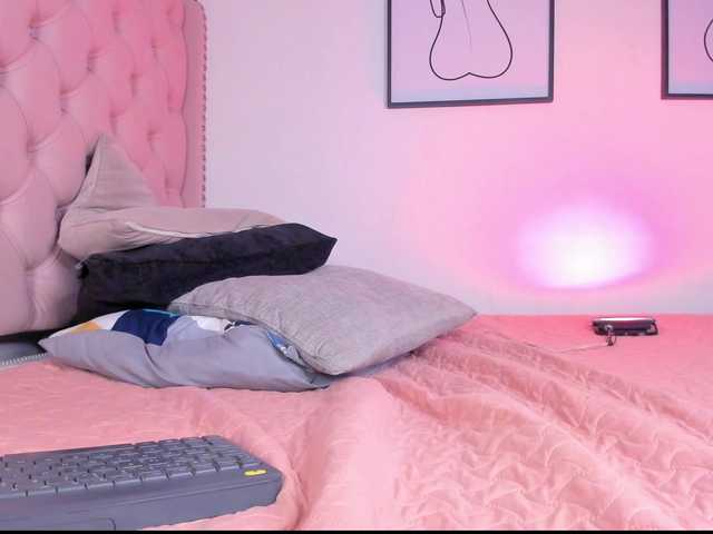 Yiovanna's BongaCams show and profile