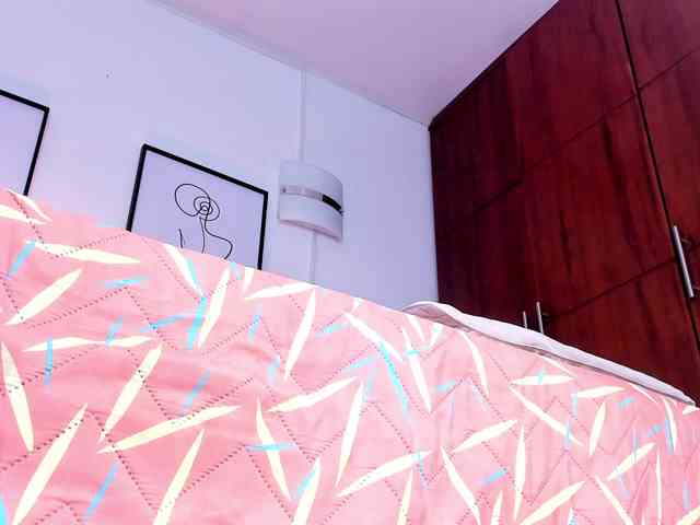 Yiovanna webcam
