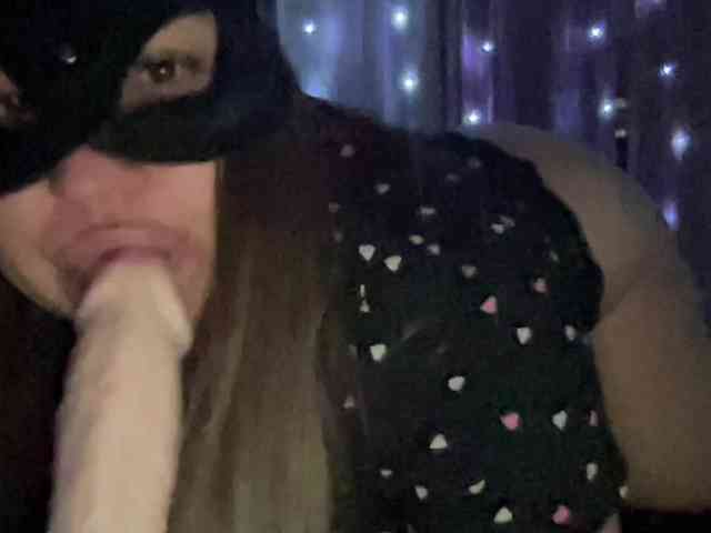 SweetStrawberry1 webcam