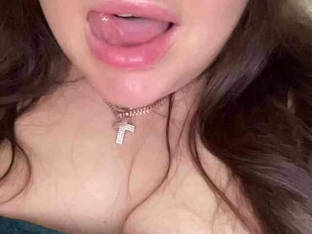 SweetStrawberry1 webcam