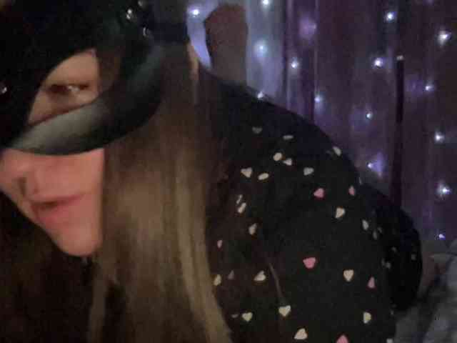 SweetStrawberry1 webcam