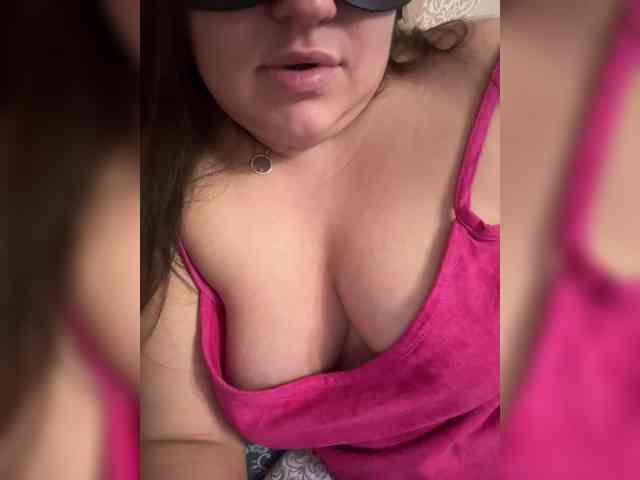 SweetStrawberry1 webcam