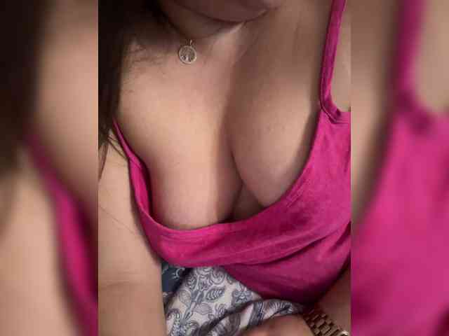 SweetStrawberry1 webcam