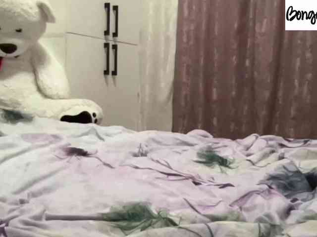 SweetStrawberry1 webcam