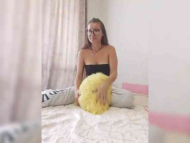 Yuliya333 webcam