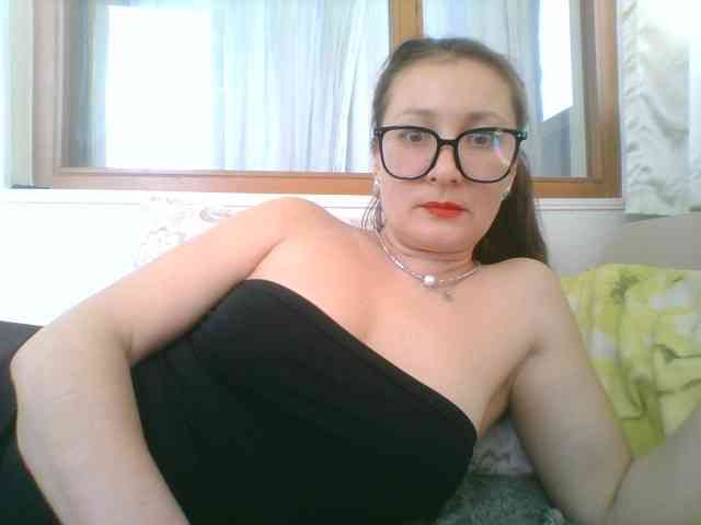 Yuliya333 webcam