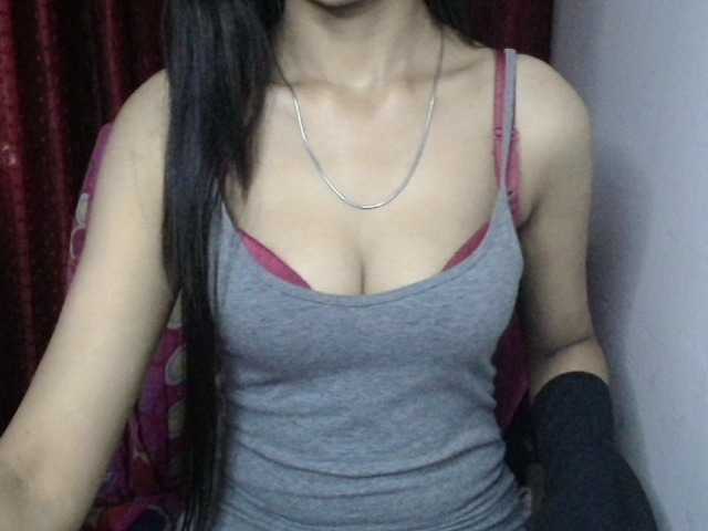 Yashika's BongaCams show and profile