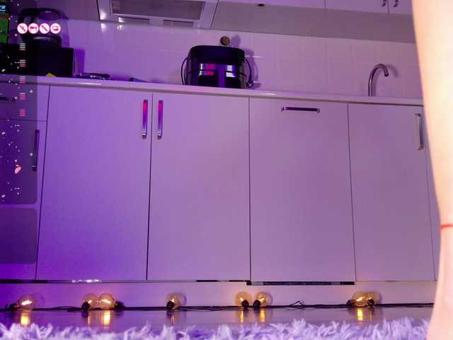 Mishel-Blessing's BongaCams show and profile