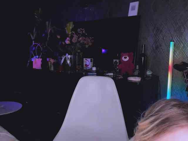 goth-bimbo goth-bimbo