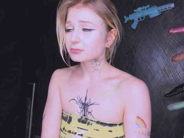 goth-bimbo goth-bimbo